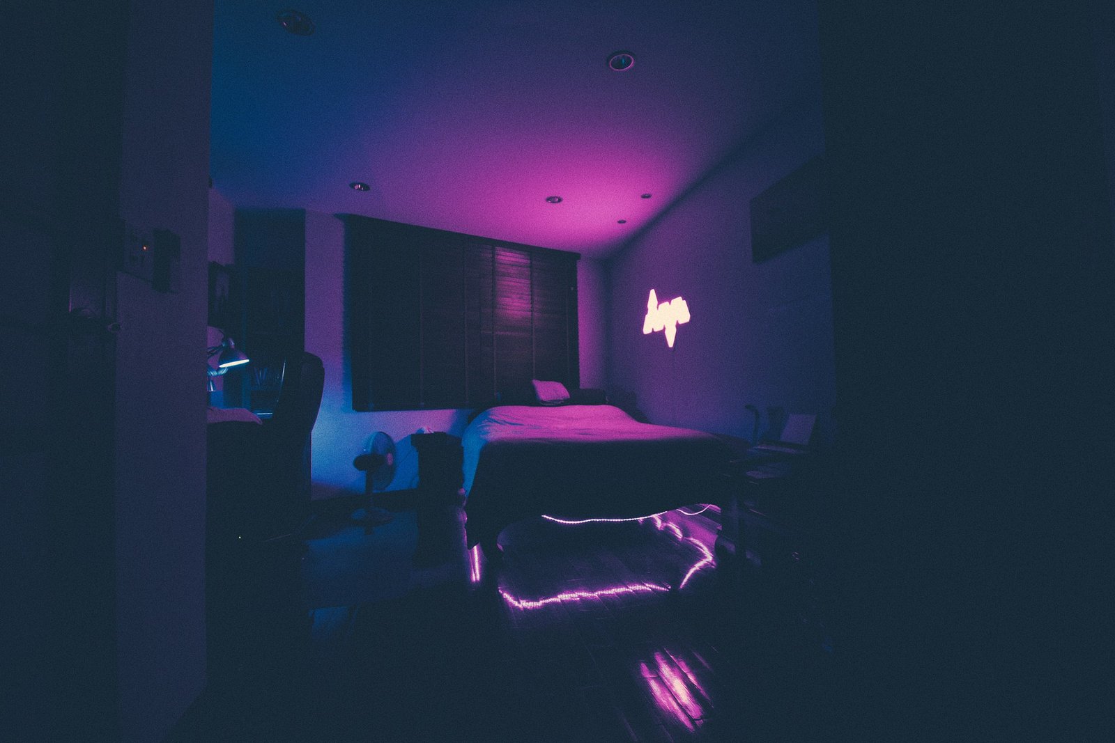 Aurora galaxy projector mood: a bedroom bathed in colored light