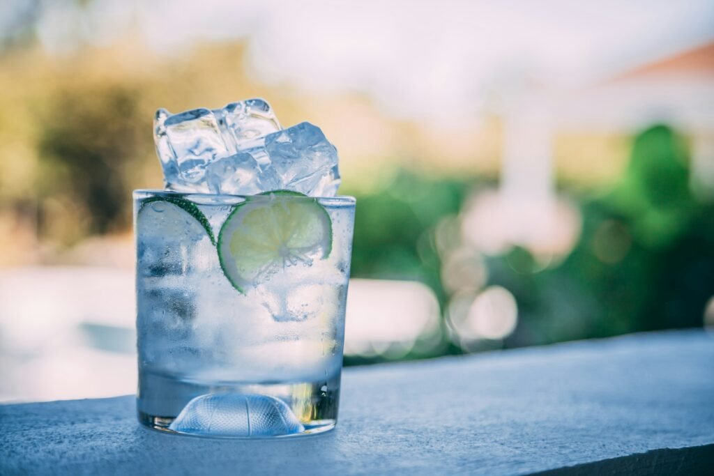 Best countertop ice maker ice: clear bullet-style cubes and lime in a glass on an outdoor counter