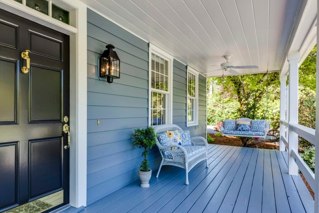 Front porch with a black door where a video doorbell without subscription can watch for packages