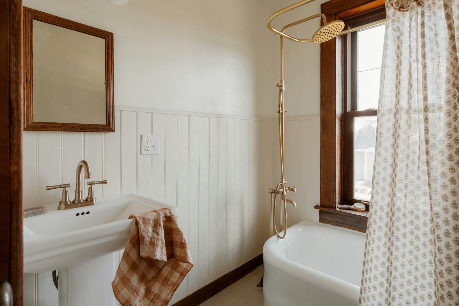 Floral shower curtain style idea: a vintage bathroom with a clawfoot tub