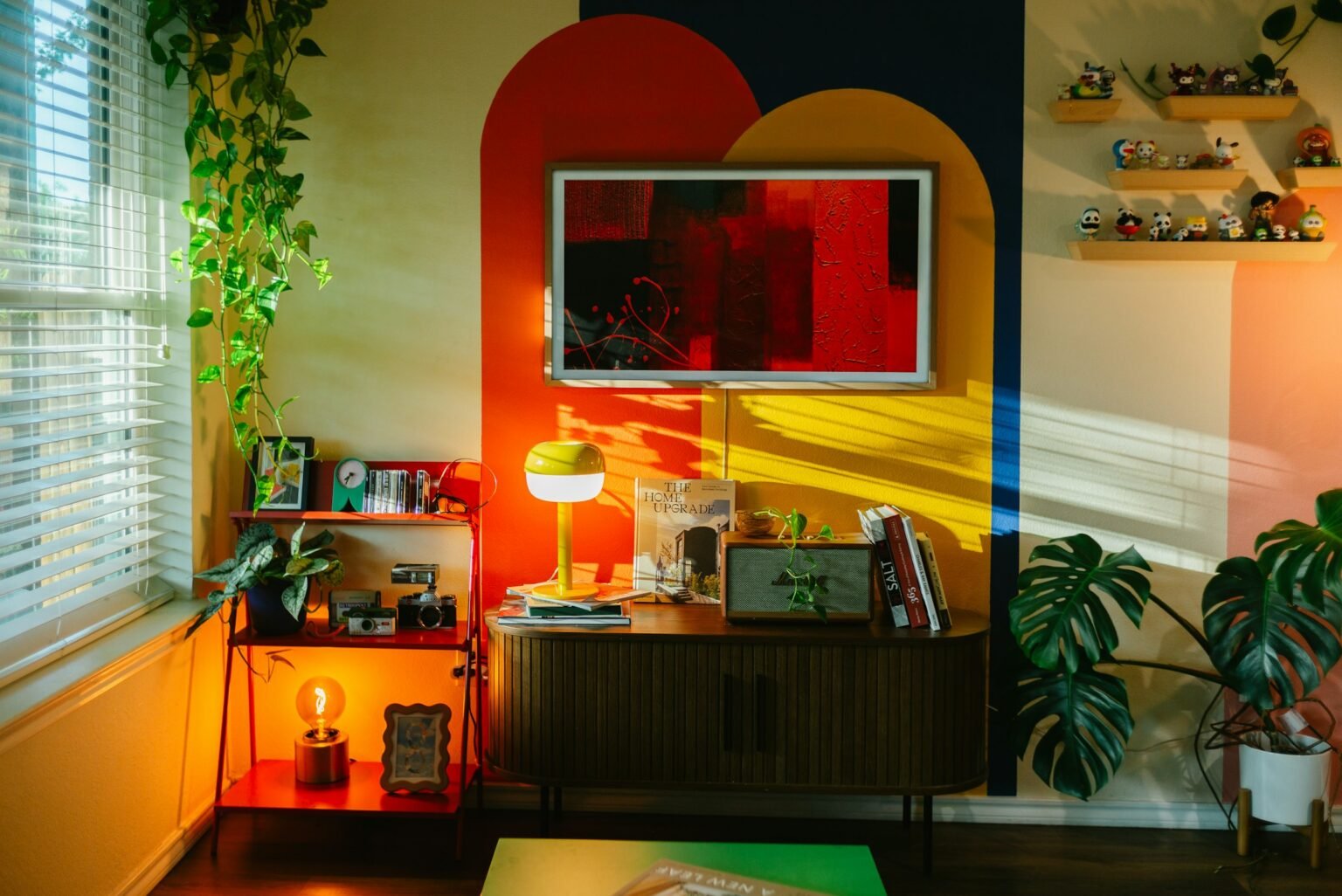Colorful living room that suits color changing light bulbs