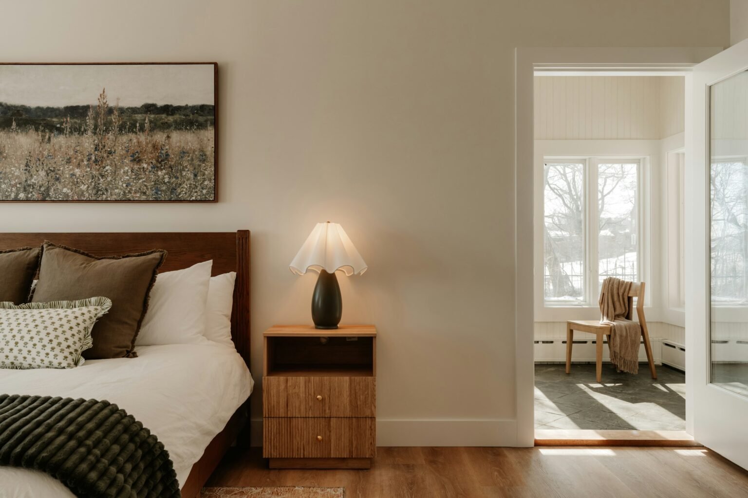 Sunrise alarm clock bedroom idea: a calm bedroom with a nightstand lamp and morning light