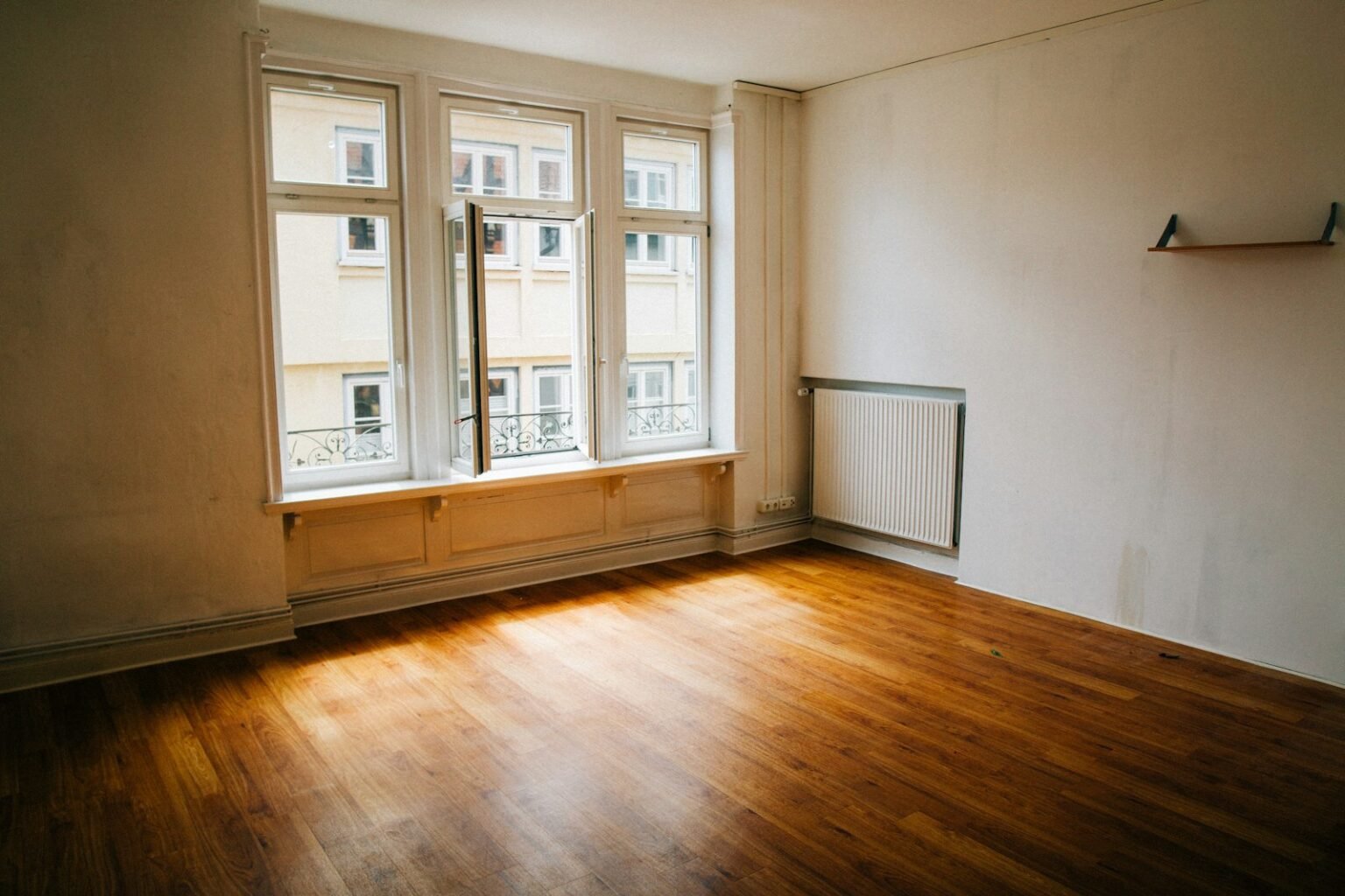 Apartment move in costs – Empty room with a large window