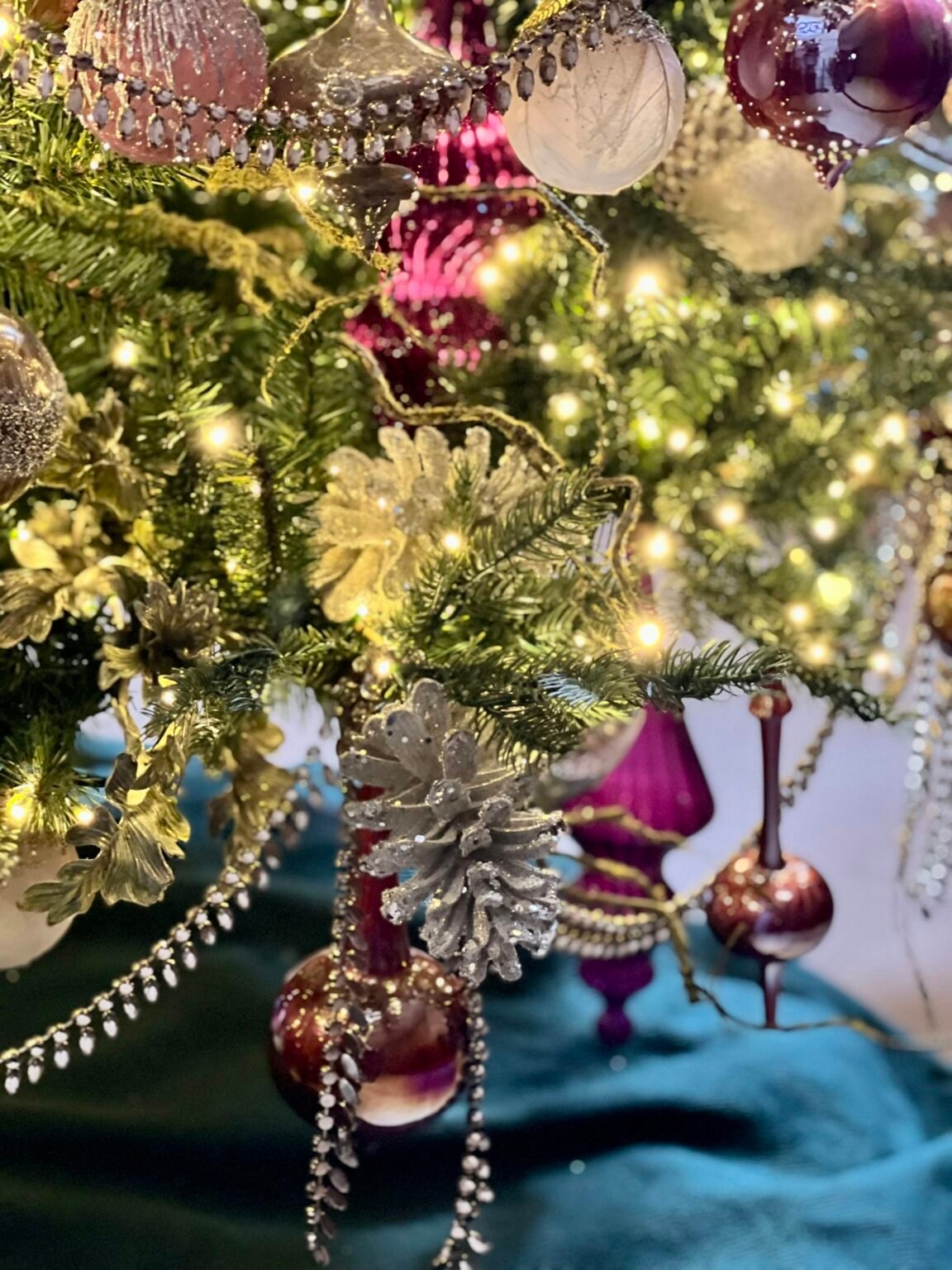 Christmas tree with lights and ornaments