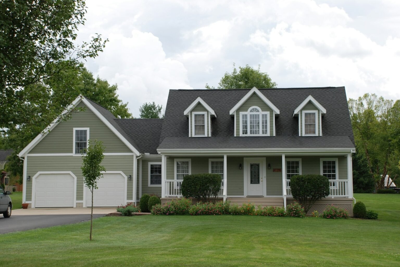 White and gray house near a green lawn