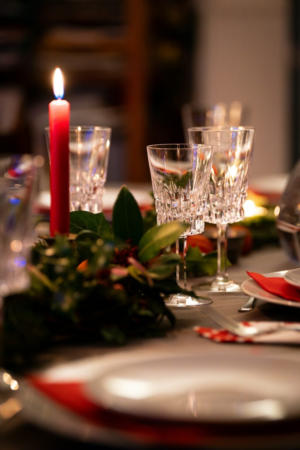 Christmas table decor – Table set for a festive Christmas dinner